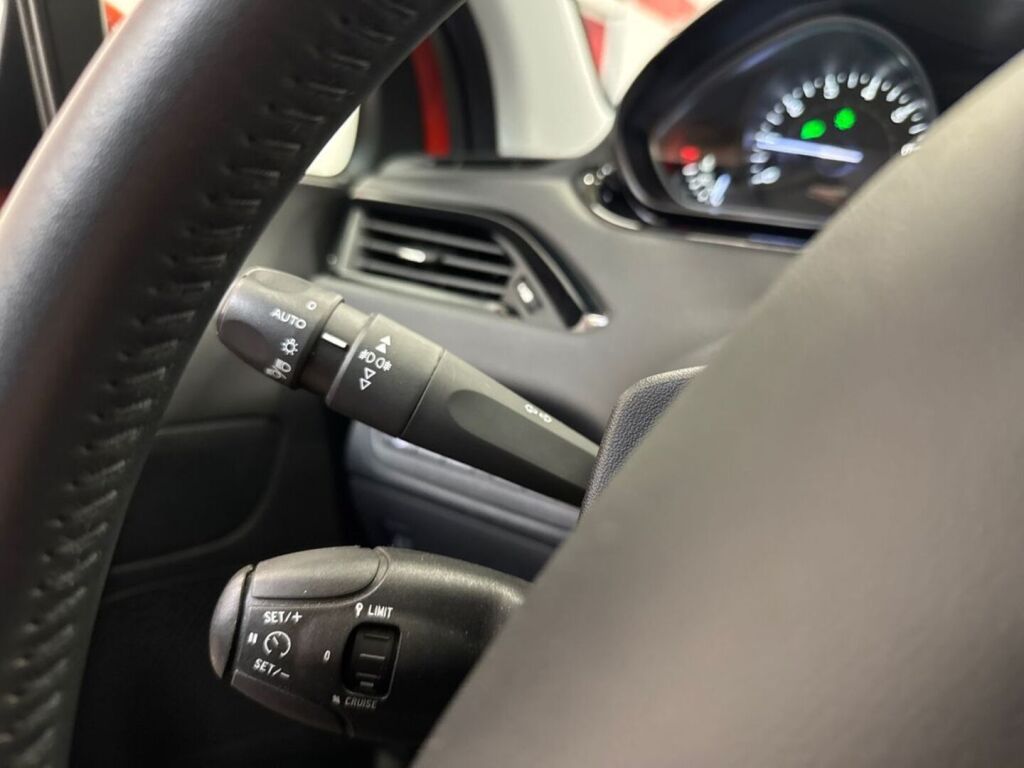 Peugeot 208 2019 Oranssi