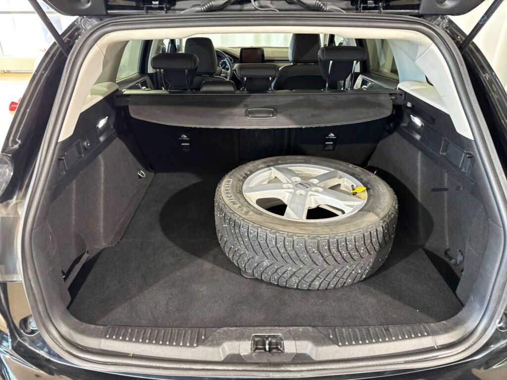 Ford Focus 2019 Musta