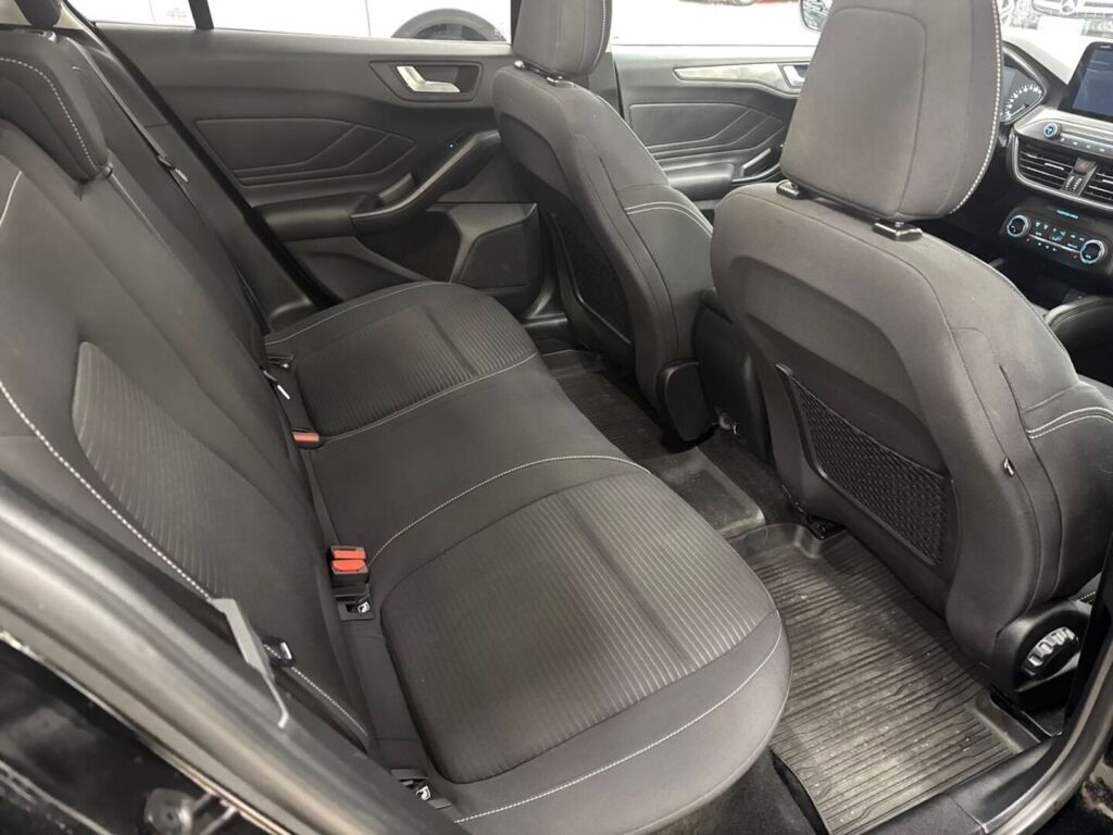 Ford Focus 2019 Musta