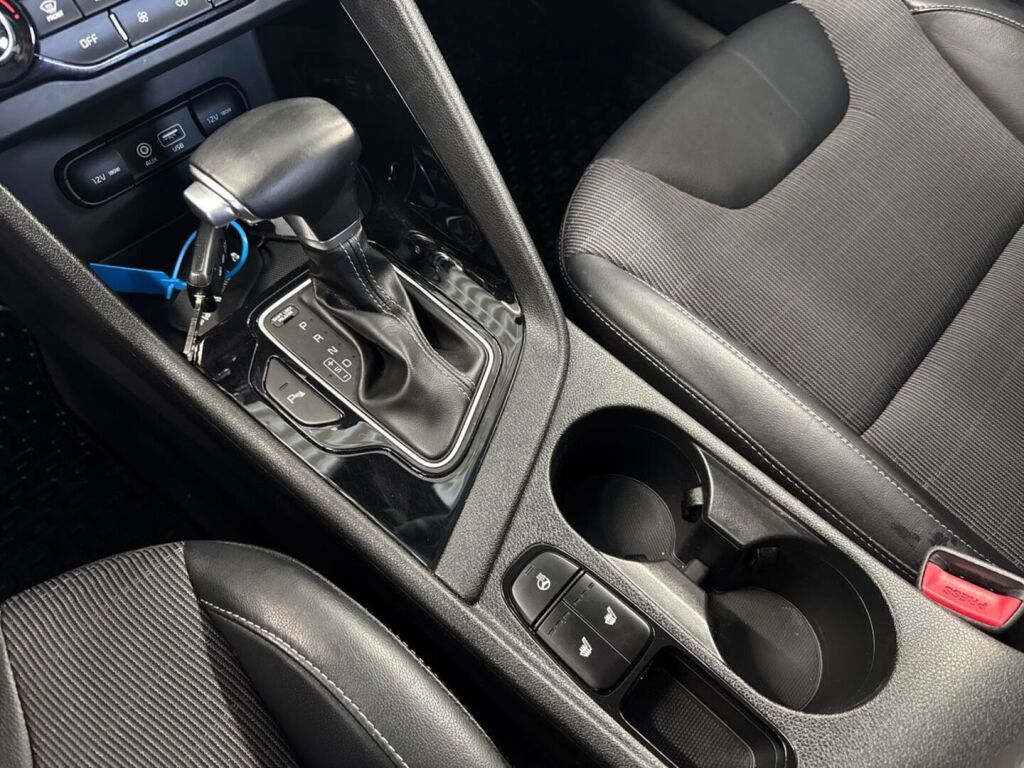 Kia Niro 2019 Metallinhohto Punainen