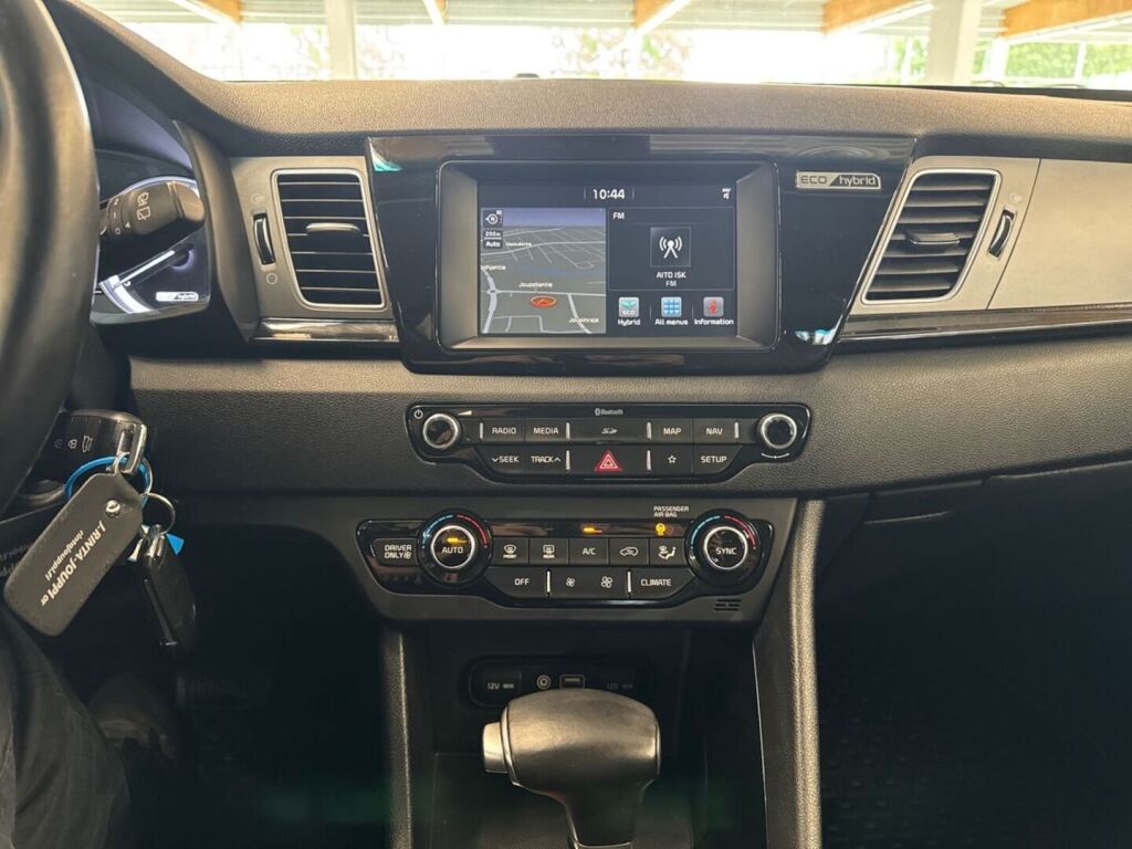 Kia Niro 2019 Metallinhohto Punainen