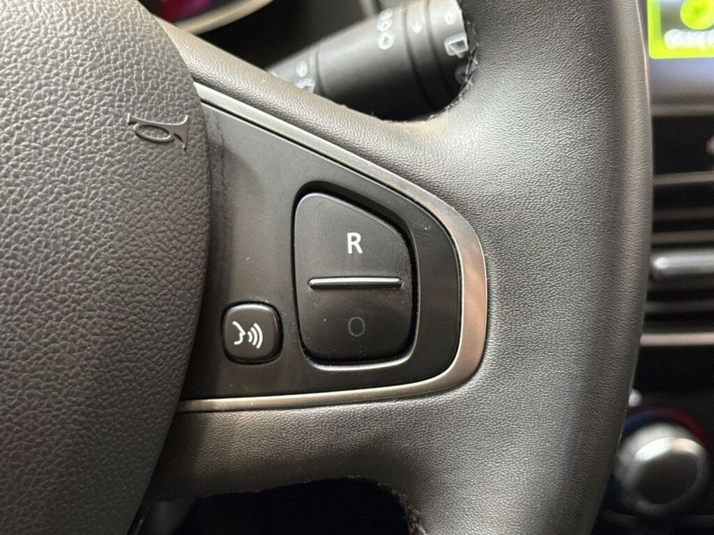 Renault Clio 2019 Musta