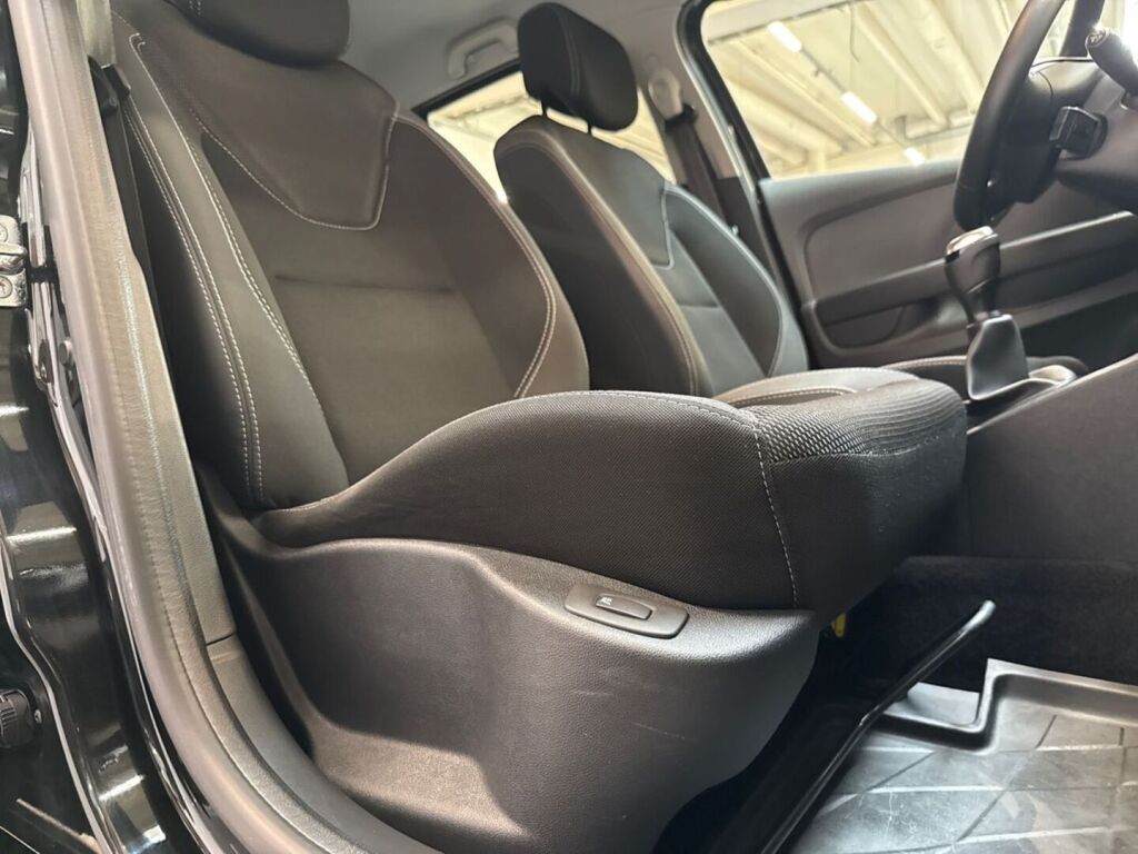 Renault Clio 2019 Musta
