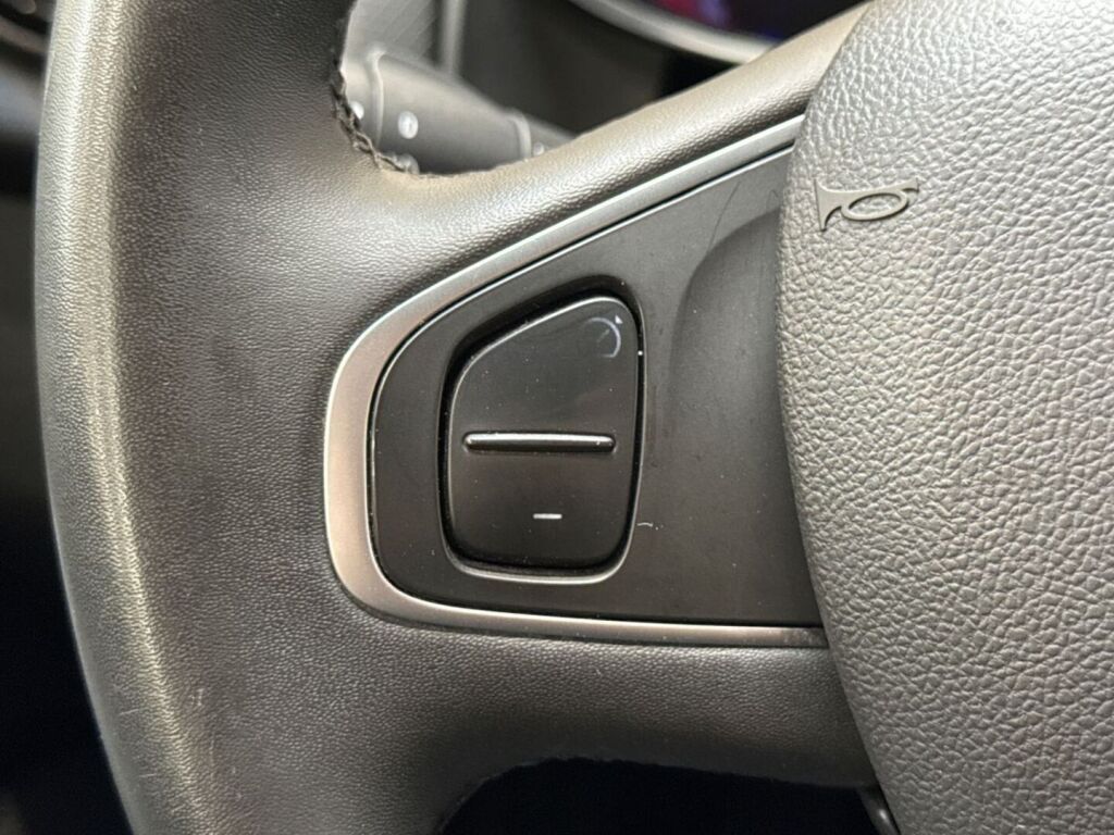 Renault Clio 2019 Musta