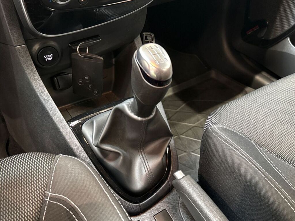 Renault Clio 2019 Musta