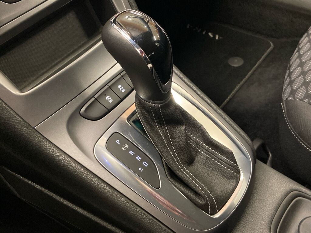 Opel Astra 2019 Punainen