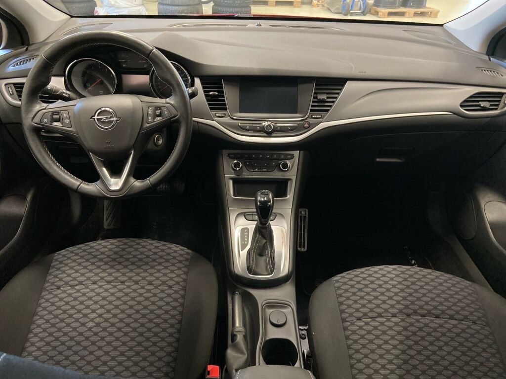 Opel Astra 2019 Punainen