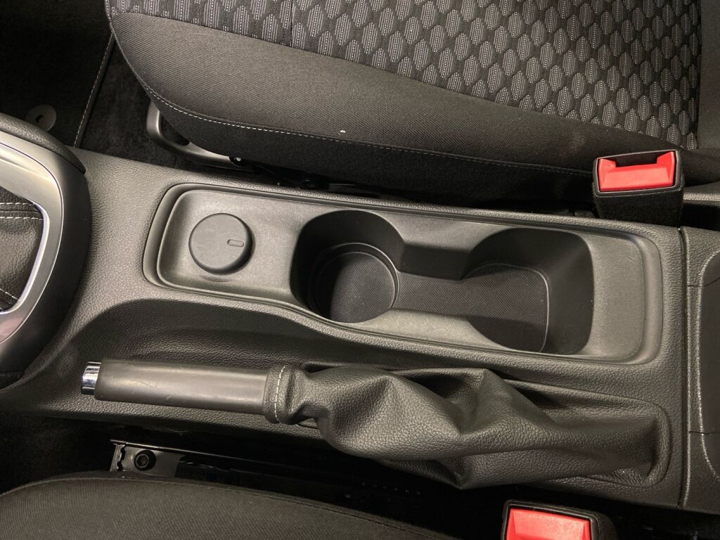 Opel Astra 2019 Punainen