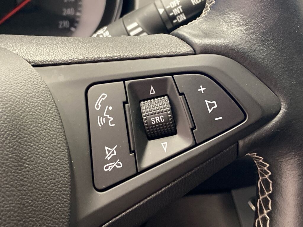 Opel Astra 2019 Punainen