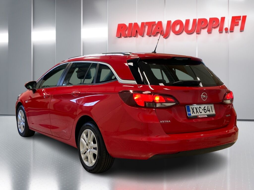 Opel Astra 2019 Punainen