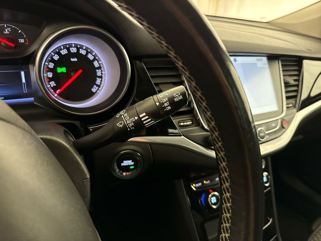 Opel Astra 2019 Musta