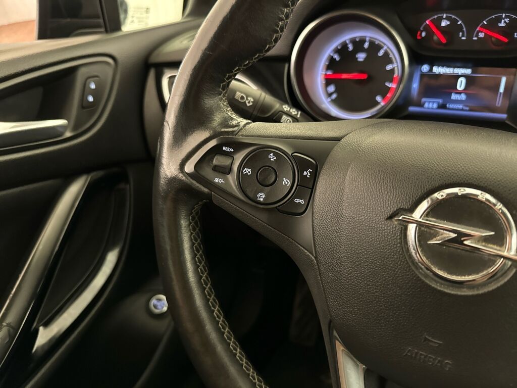 Opel Astra 2019 Musta