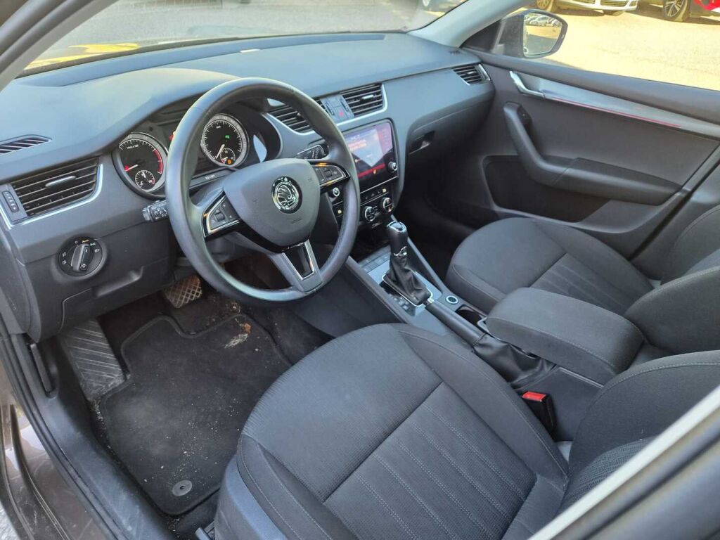 Skoda Octavia 2019 Ruskea (beige)