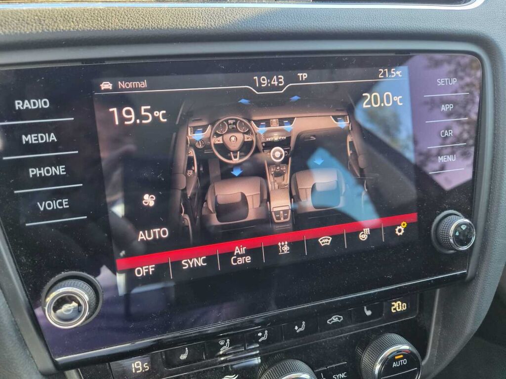 Skoda Octavia 2019 Ruskea (beige)