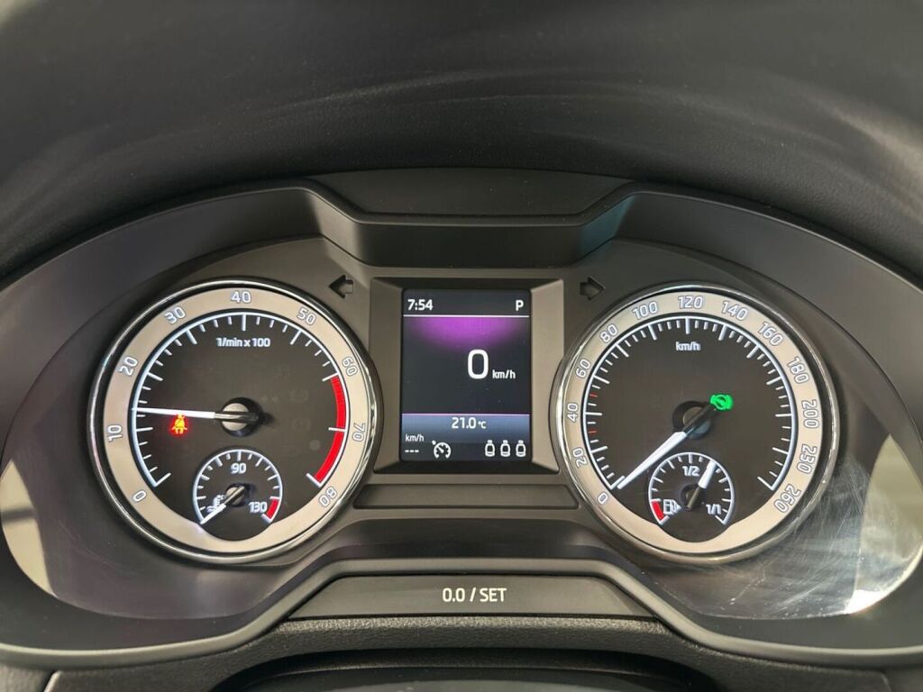 Skoda Octavia 2019 Musta