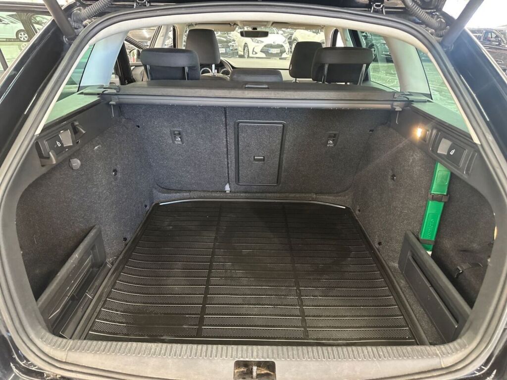 Skoda Octavia 2019 Musta