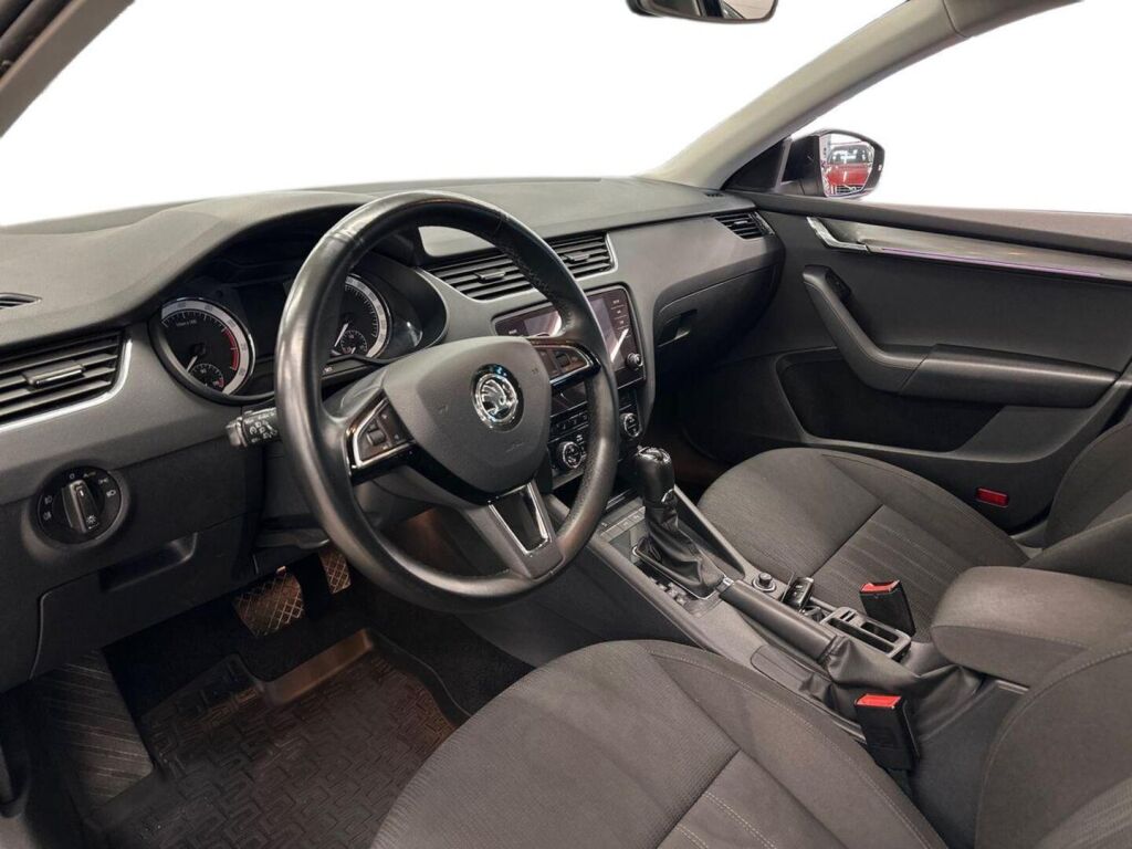 Skoda Octavia 2019 Musta