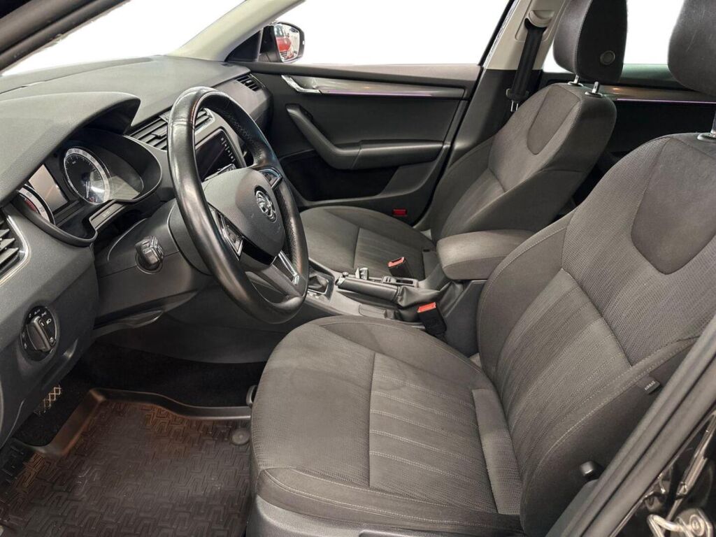 Skoda Octavia 2019 Musta