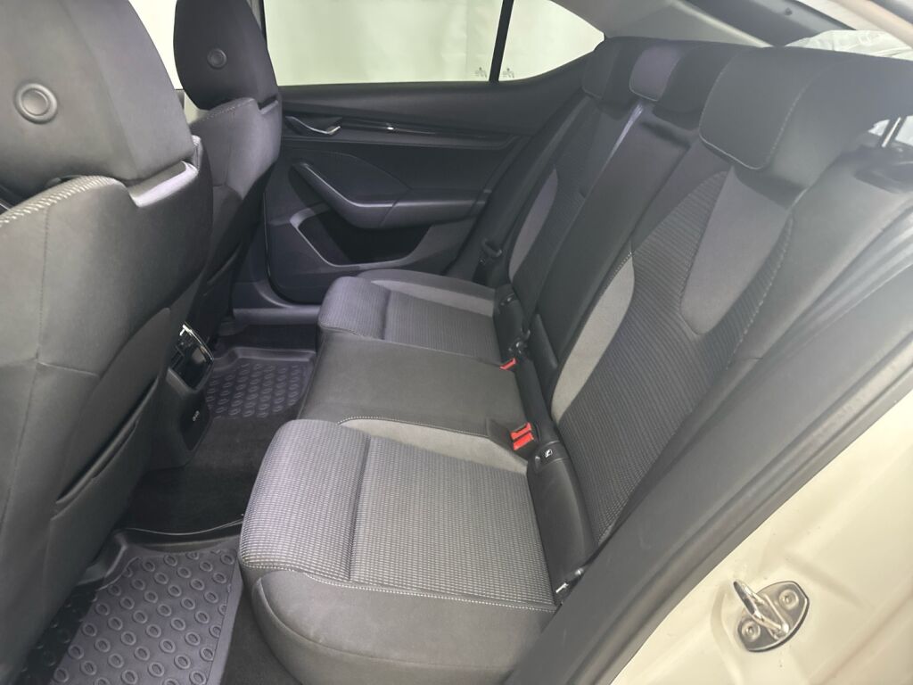 Skoda Octavia 2020 Valkoinen