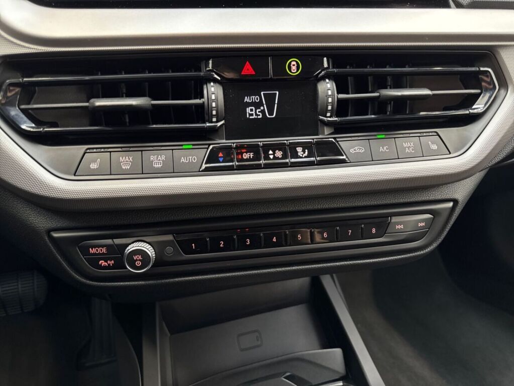 BMW 118 2020 Valkoinen
