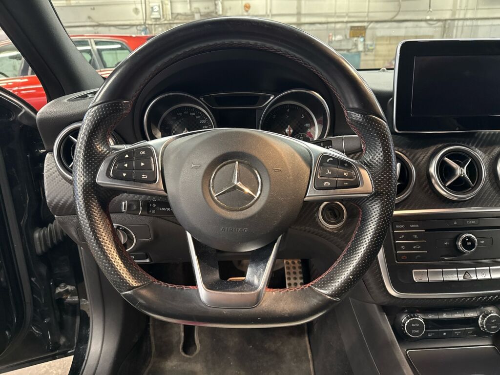 Mercedes-Benz A 2016 Musta