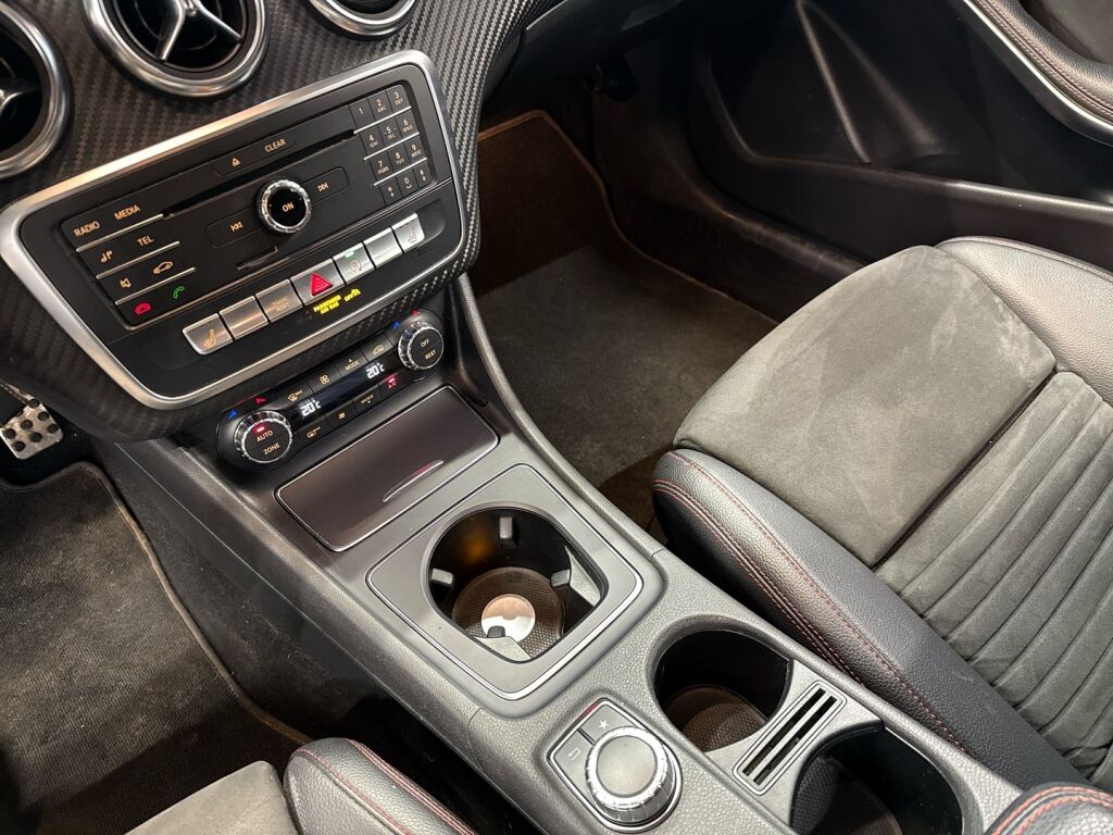 Mercedes-Benz A 2016 Musta