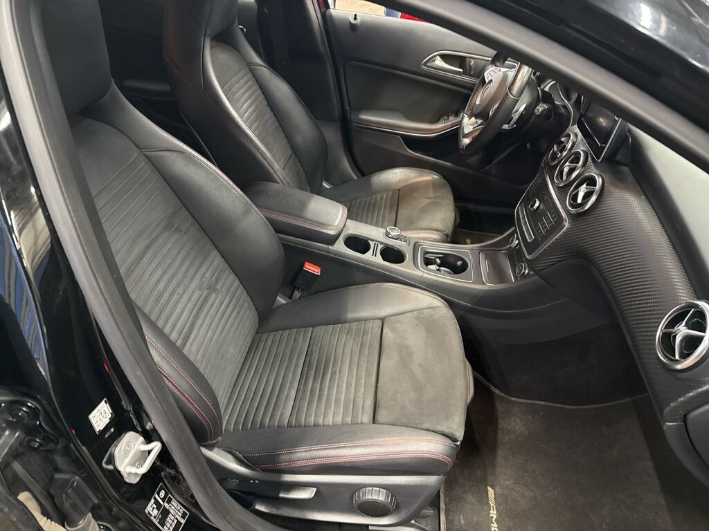 Mercedes-Benz A 2016 Musta