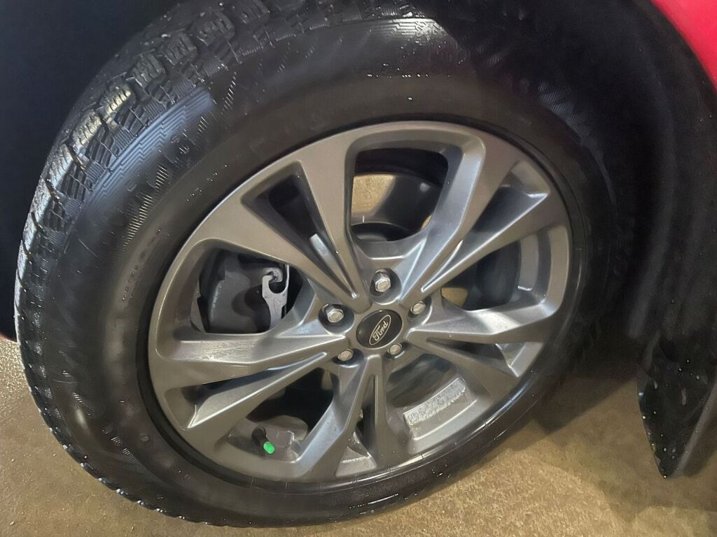 Ford Kuga 2021 Punainen