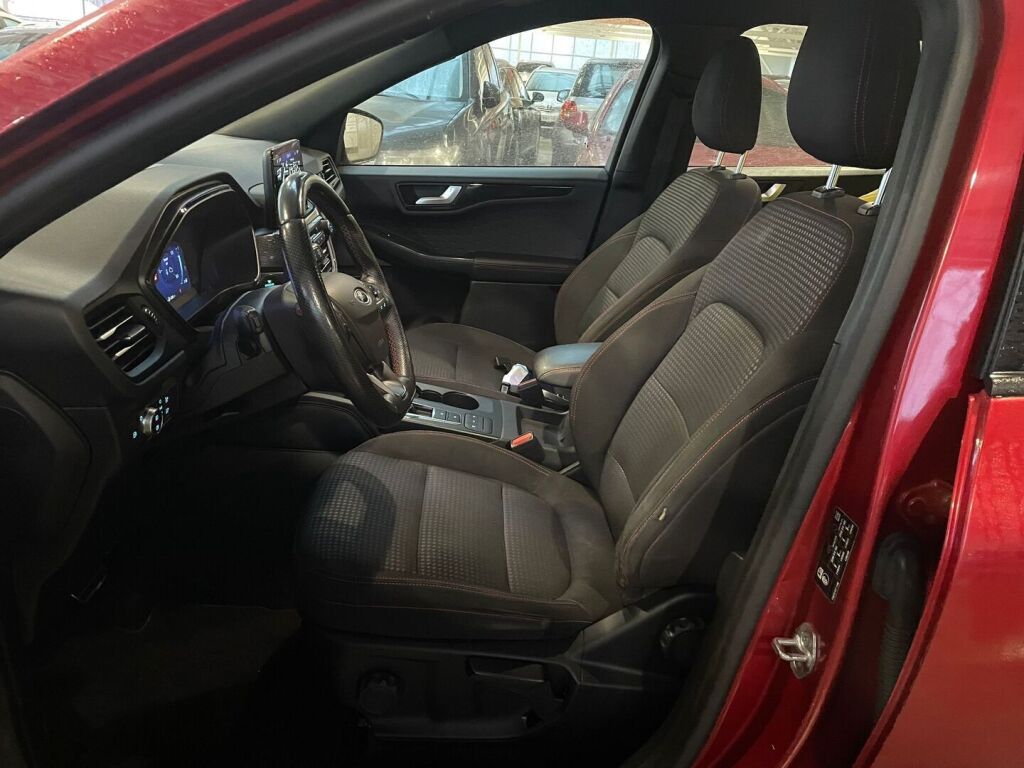 Ford Kuga 2021 Punainen