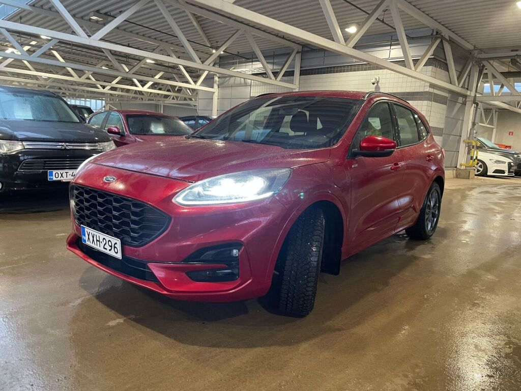 Ford Kuga 2021 Punainen