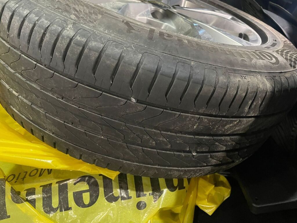 Ford Kuga 2021 Punainen