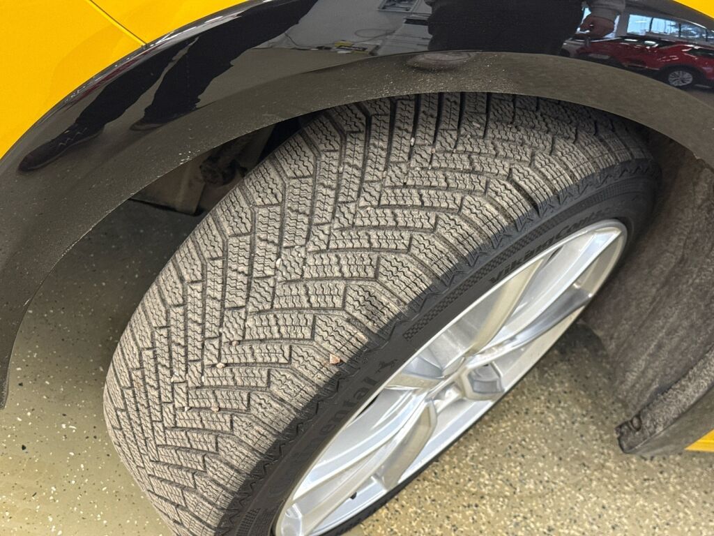 Peugeot e-208 2022 Keltainen