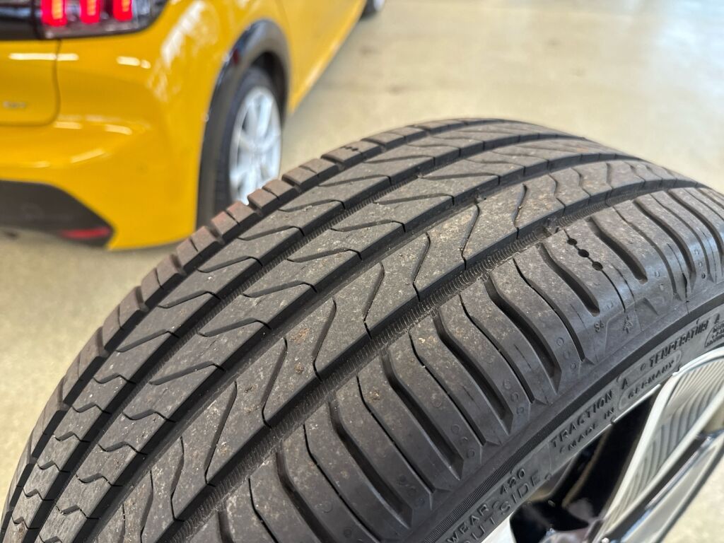 Peugeot e-208 2022 Keltainen