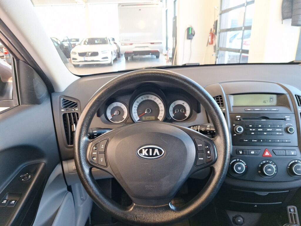 Kia Ceed 2007 Ruskea (beige)