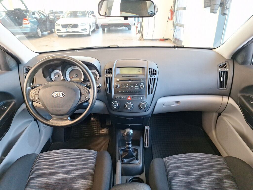 Kia Ceed 2007 Ruskea (beige)
