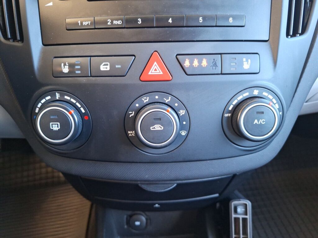 Kia Ceed 2007 Ruskea (beige)