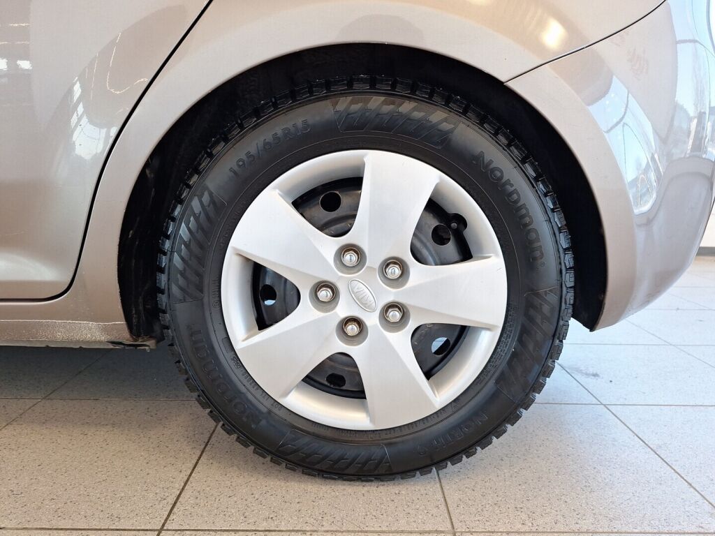 Kia Ceed 2007 Ruskea (beige)