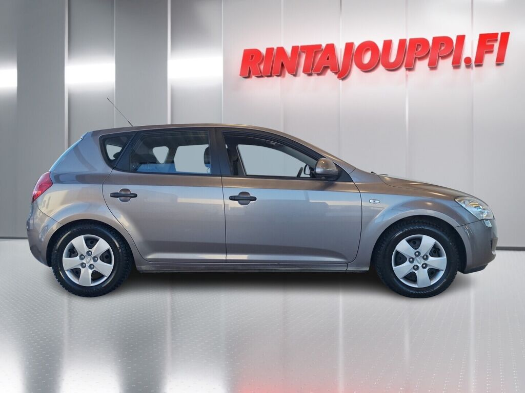 Kia Ceed 2007 Ruskea (beige)