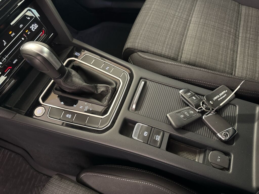 Volkswagen Passat 2021 Harmaa