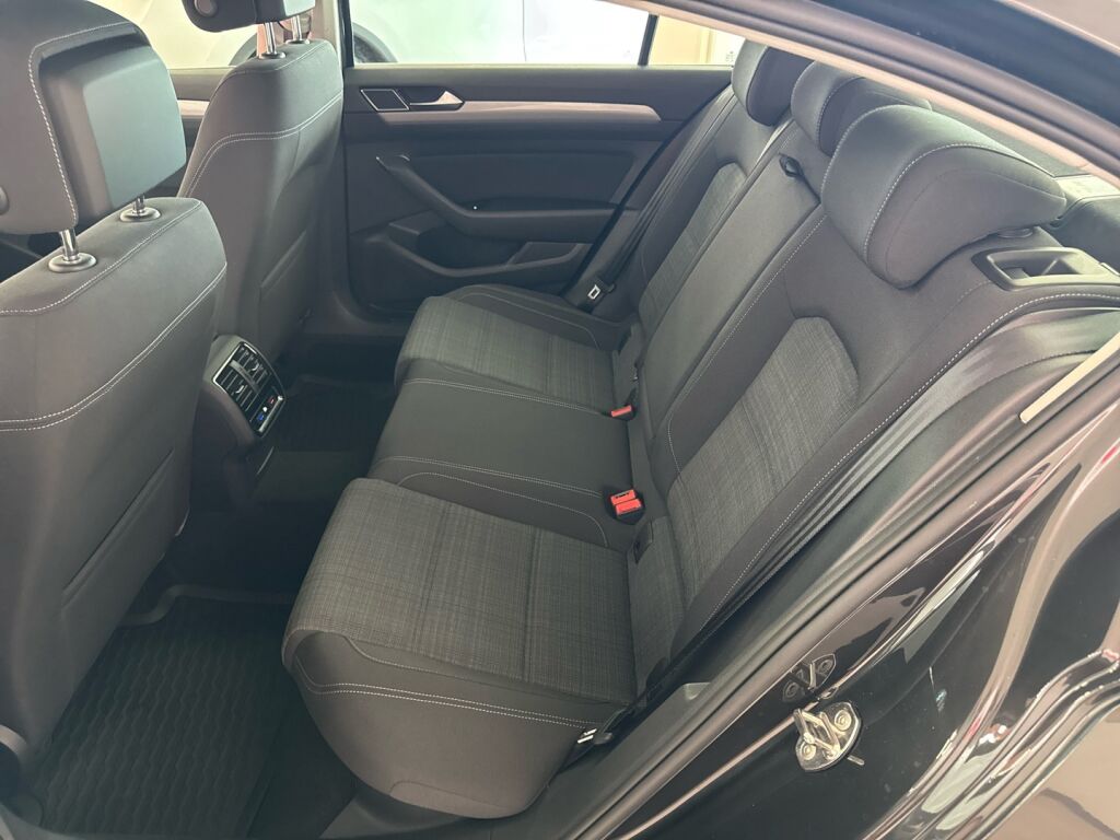 Volkswagen Passat 2021 Harmaa