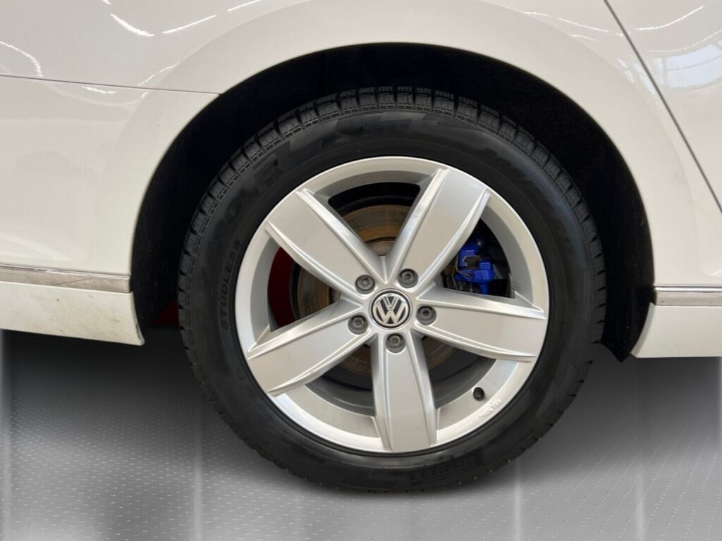 Volkswagen Passat 2018 Valkoinen