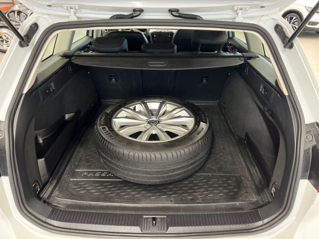Volkswagen Passat 2018 Valkoinen
