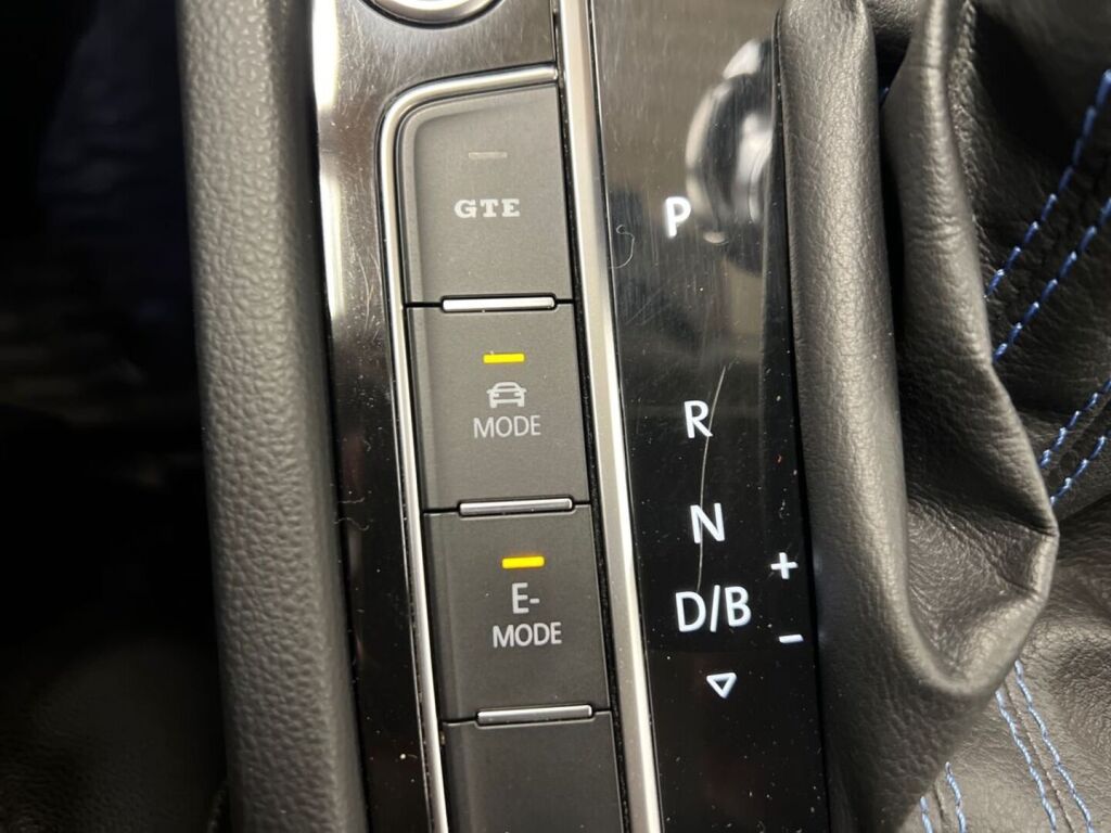 Volkswagen Passat 2018 Valkoinen