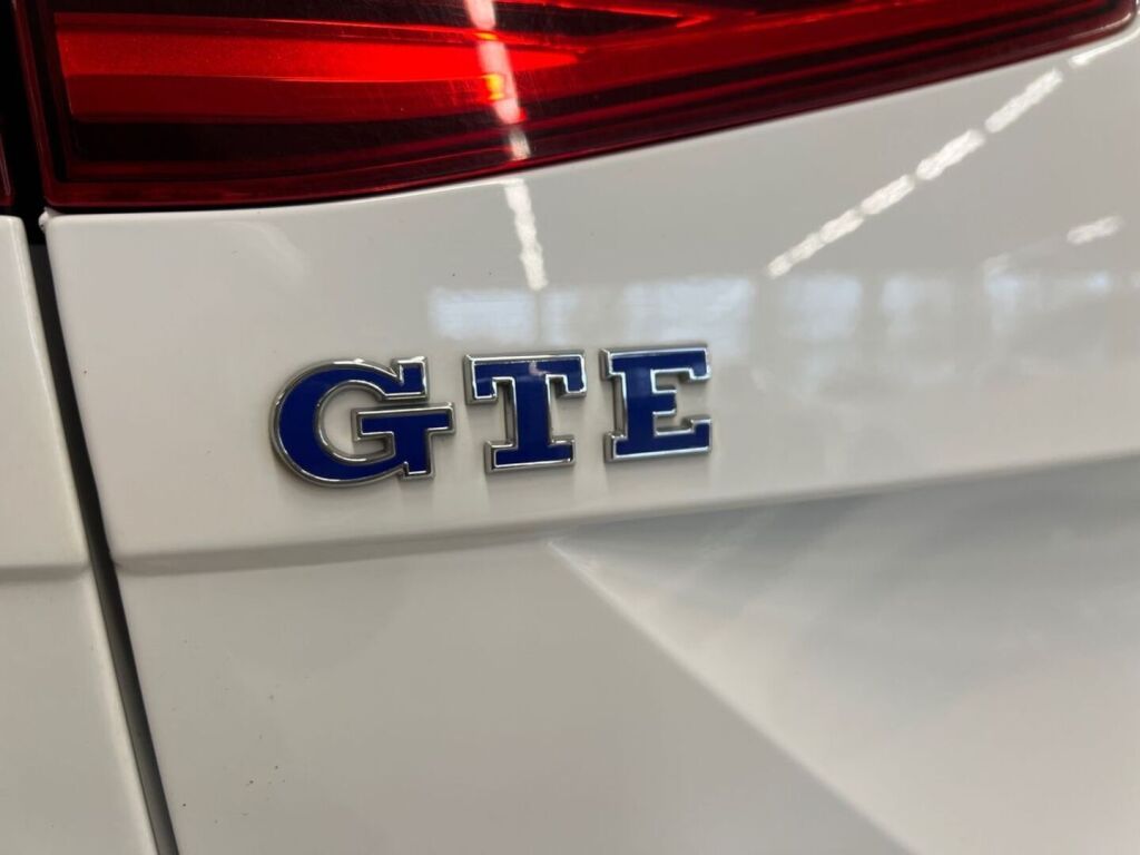Volkswagen Passat 2018 Valkoinen