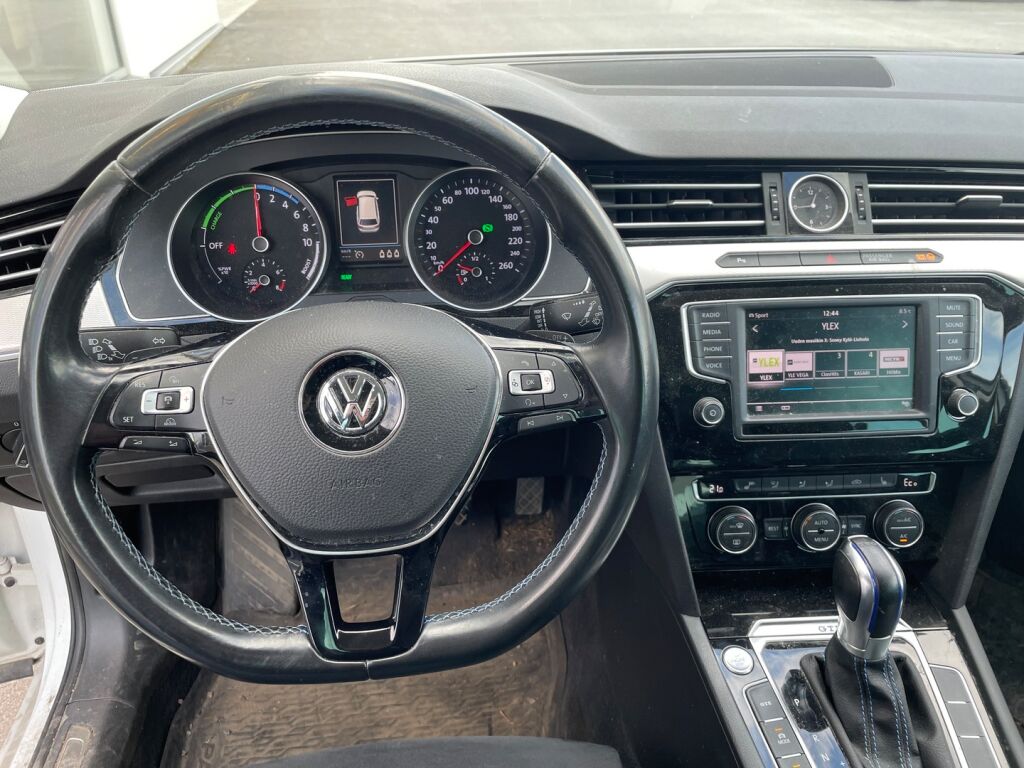Volkswagen Passat 2017 Valkoinen