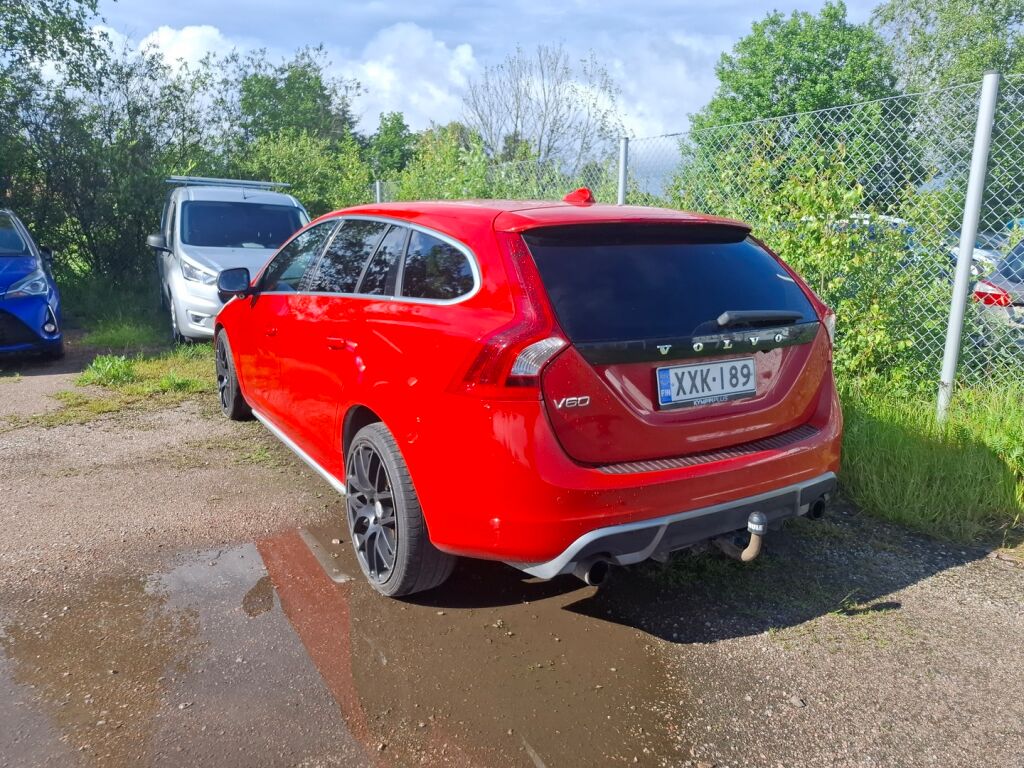 Volvo V60 2011 Punainen