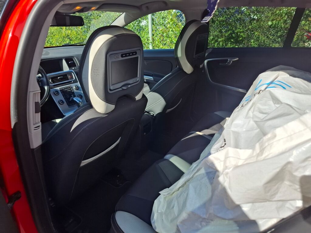 Volvo V60 2011 Punainen