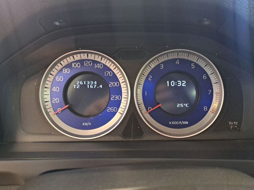 Volvo V60 2011 Punainen