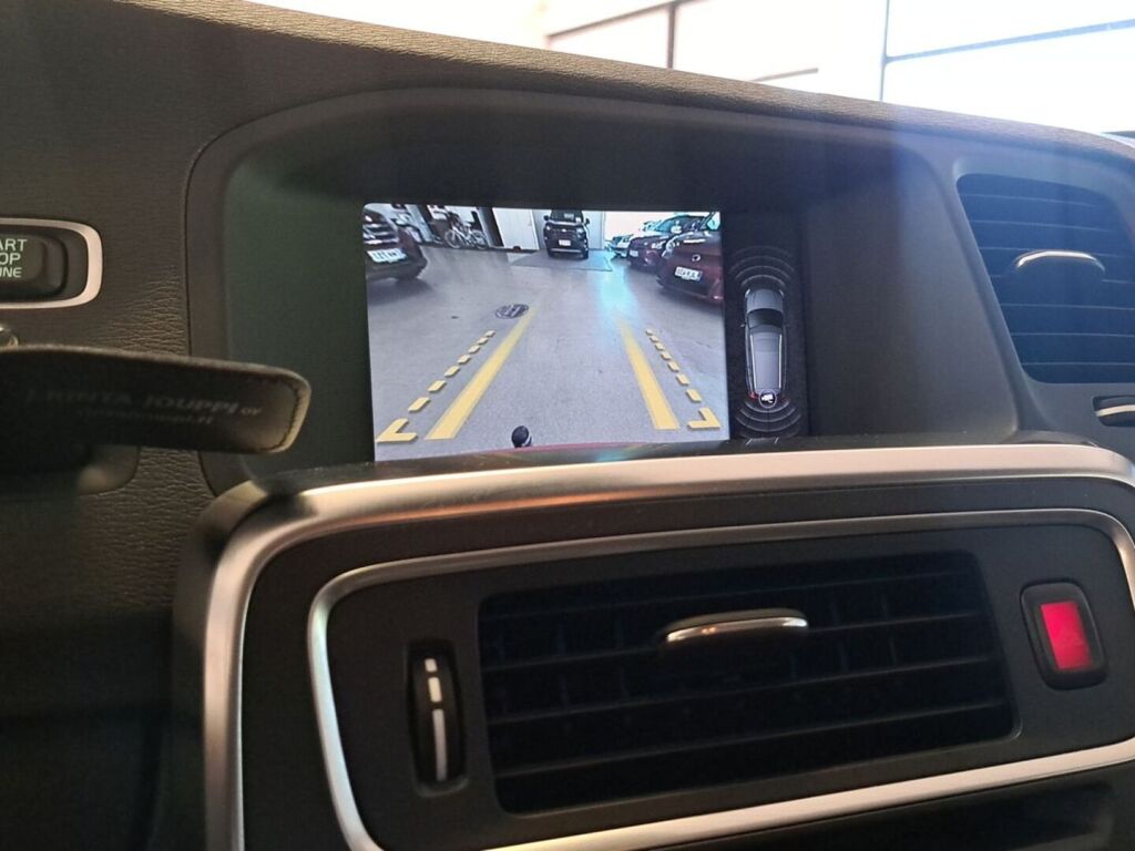 Volvo V60 2011 Punainen