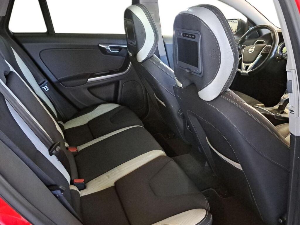 Volvo V60 2011 Punainen